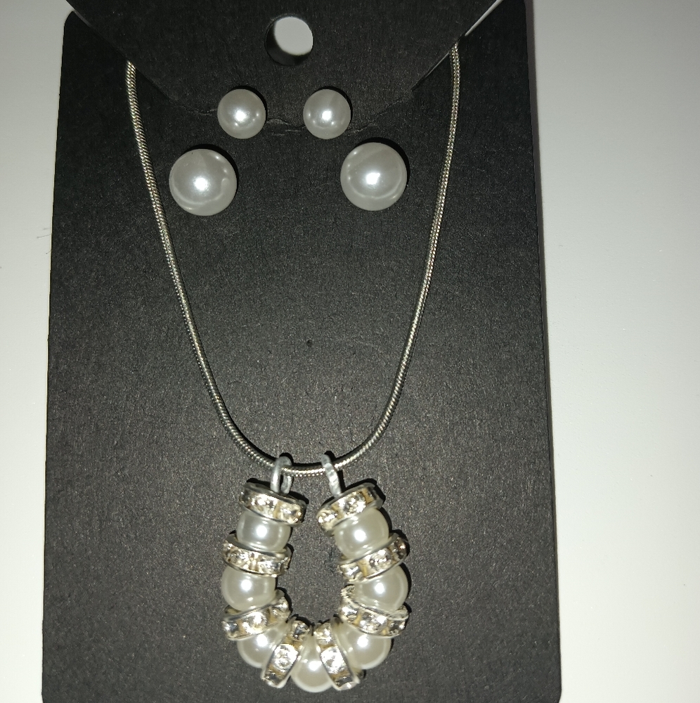 Elegant Silver and White Crystal Necklace